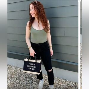 EXCELLENT DISTRESSED CONDITION WOMEN’S 28 VERVET HI-RISE JEANS
